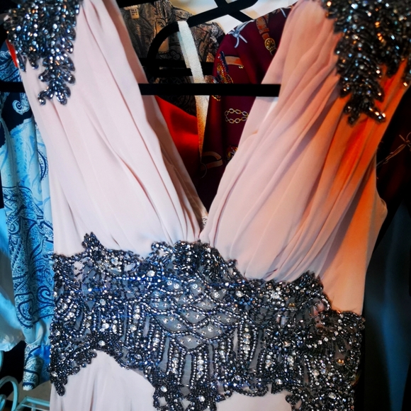 Stunning bridesmaid dress size 6 - Picture 2 of 3